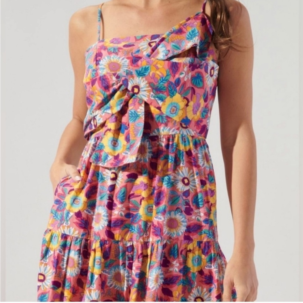 Floral Tiered Midi Dress - Picture 3 of 7